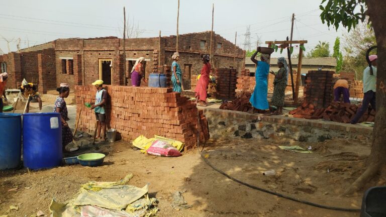 Support for 200 underprivileged women - Online